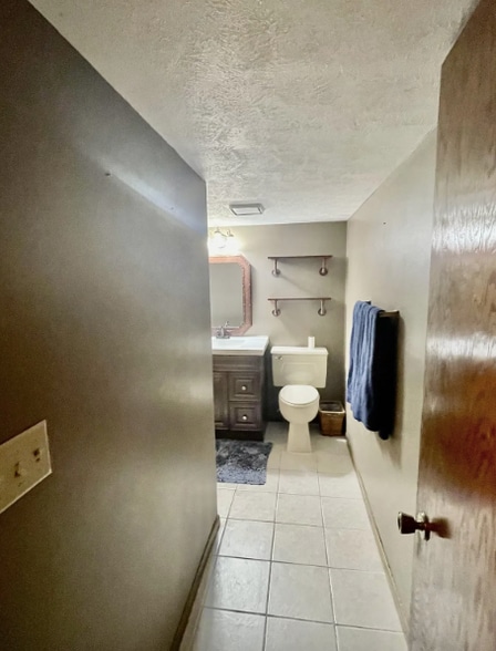 Building Photo - 5910 Thatcher Dr