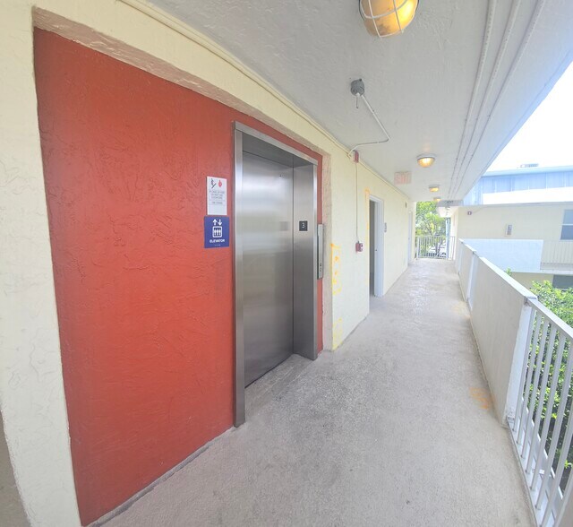 Building Photo - 8950 SW 69th Ct