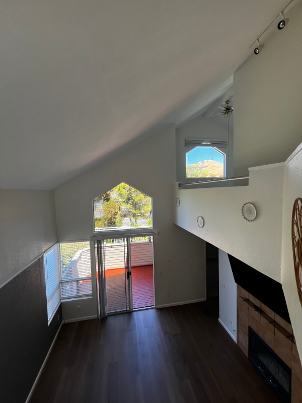 Building Photo - 229 Sunset Dr