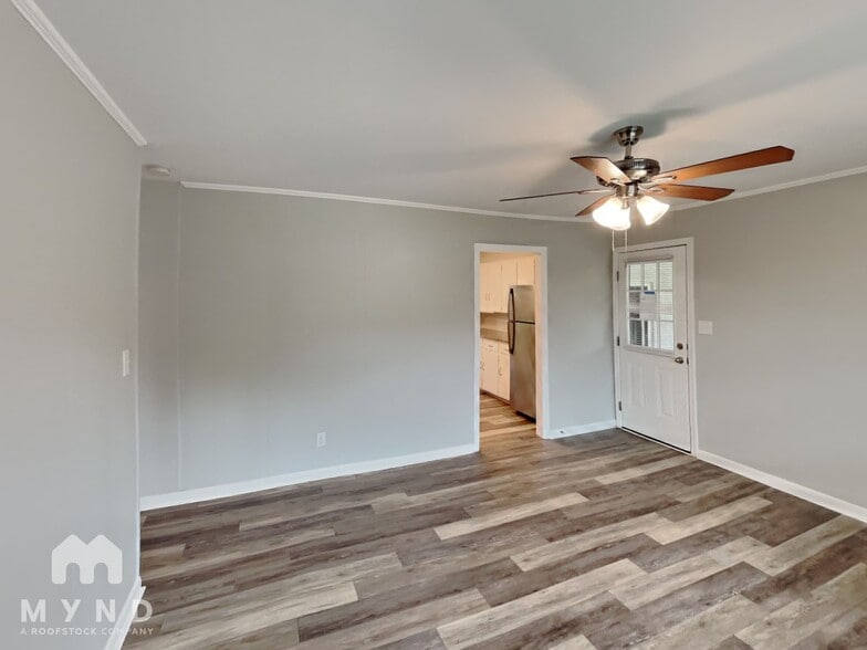 Building Photo - 502 Cuthbertson St