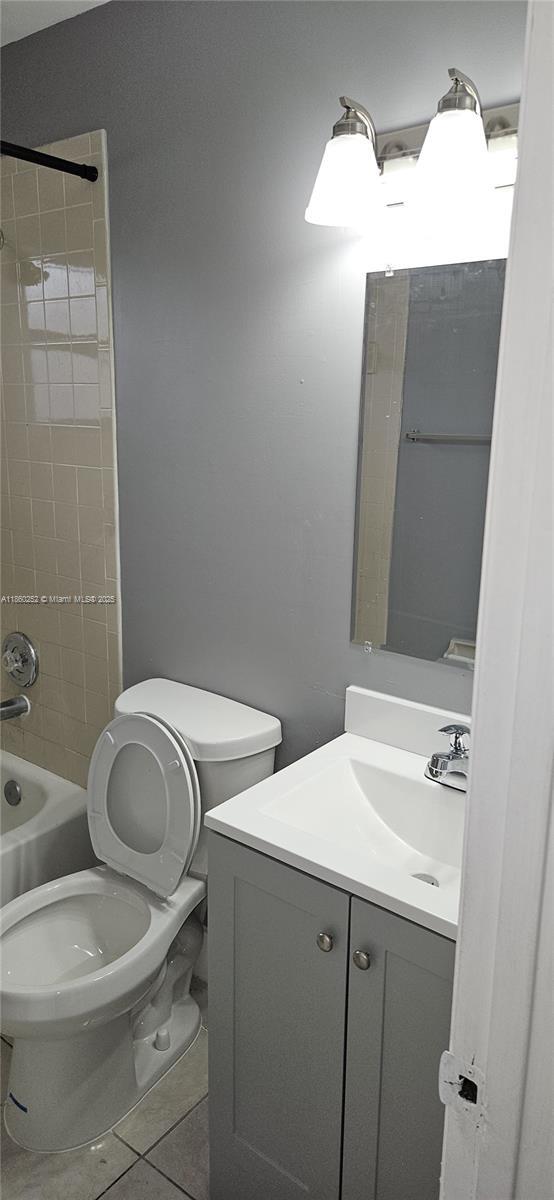 Building Photo - $3,300MONTHLY;862 NE 209TH ST #206 MIAMI, ...