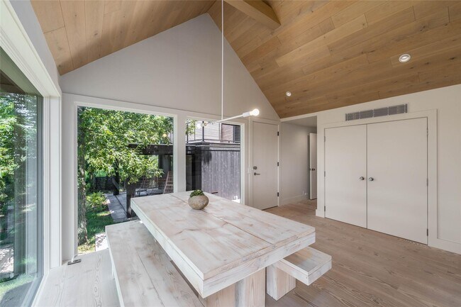 Building Photo - 590 Haywaters Dr