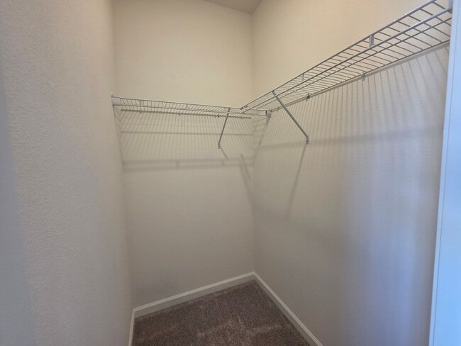 Building Photo - 3BR/2BA home with internet included