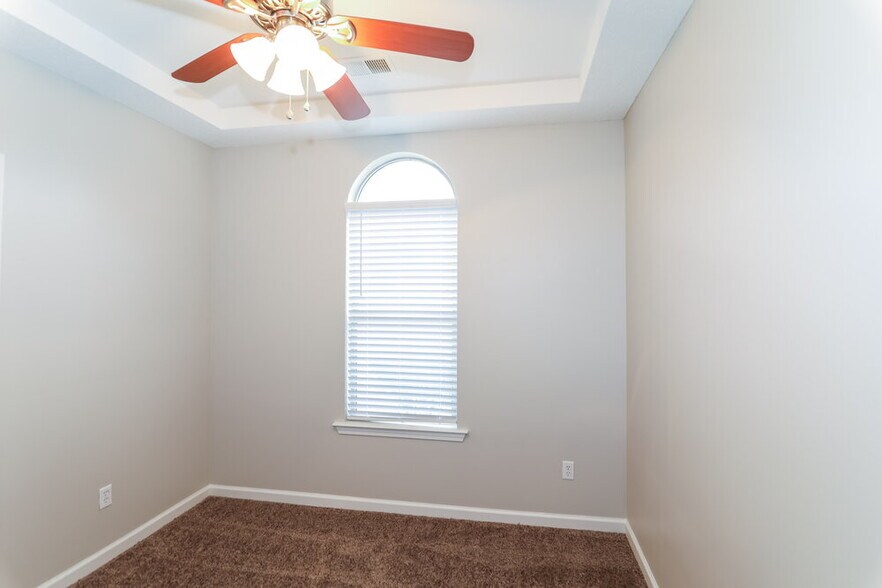 Building Photo - 60 Penny Ln