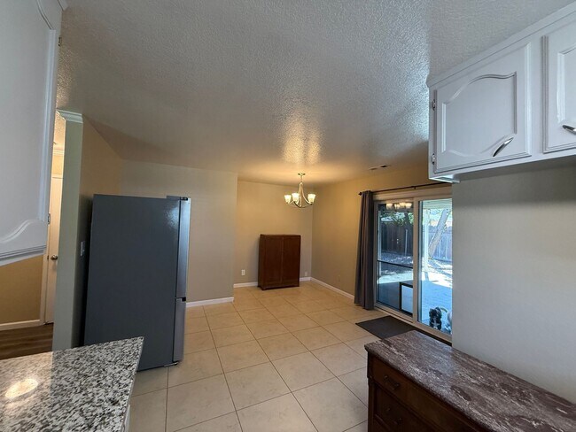 Building Photo - 1460 Berry Dr