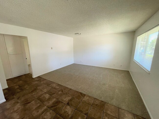 Building Photo - Centrally Located McKeon Condo