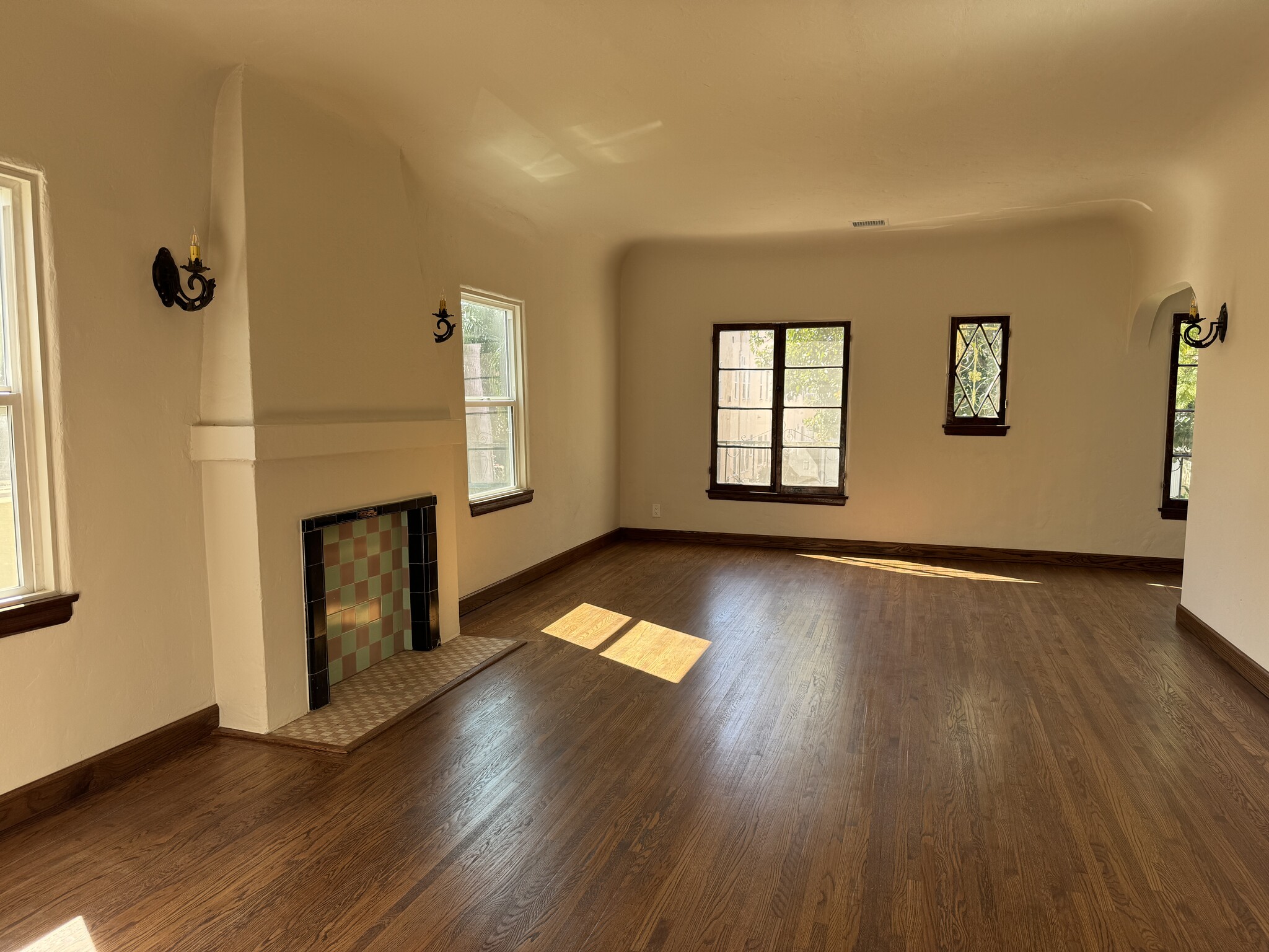 Building Photo - 458 N Genesee Ave