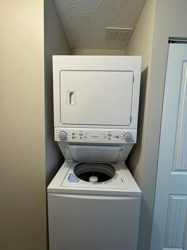 Building Photo - Available Now! Beautiful Traverse City Home for Rent! $3,100/Month