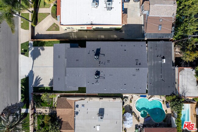 Building Photo - 824 N Orange Grove Ave