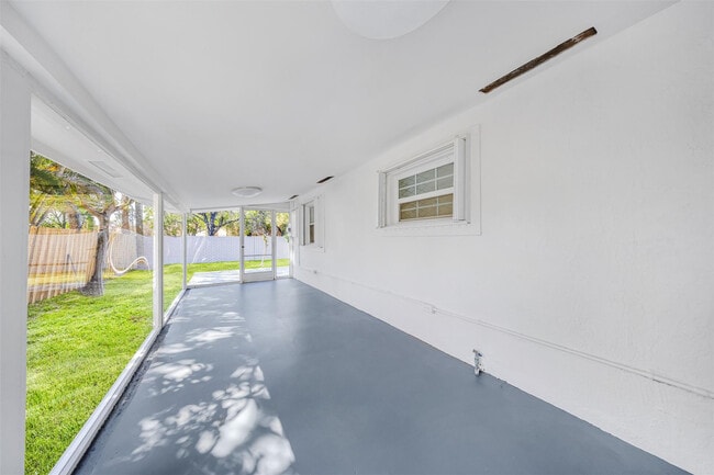 Building Photo - 5921 NE 1st Ave.