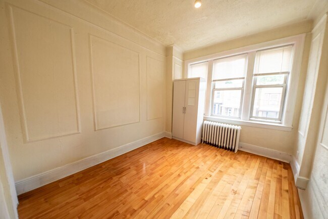 Building Photo - 37 64th St