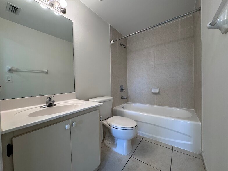 Building Photo - 7350 NW 114th Ave