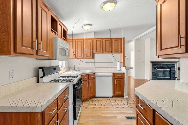 Building Photo - Spacious 3 Bedroom Home with Large Fenced Yard and Two-Car Garage