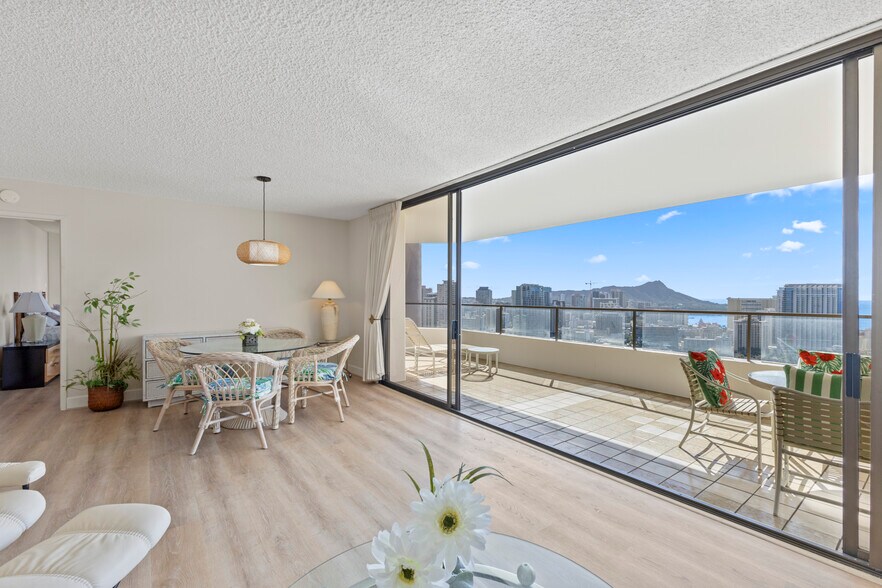 Building Photo - 1910 Ala Moana Blvd