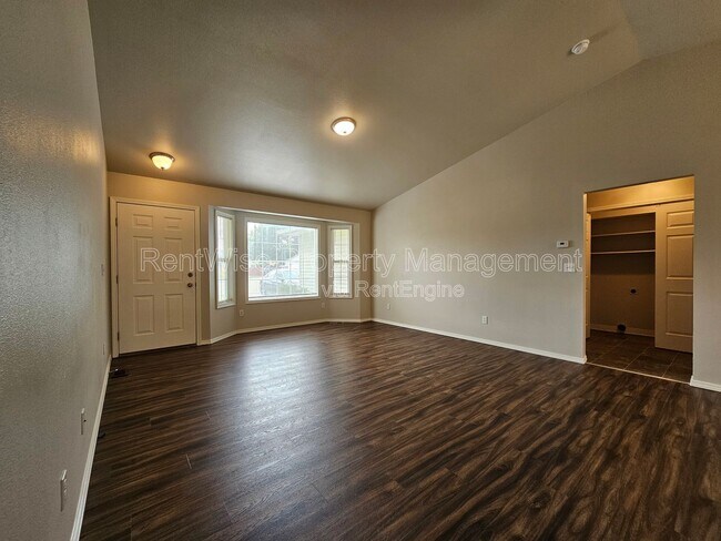 Building Photo - 642 Togstad Ct