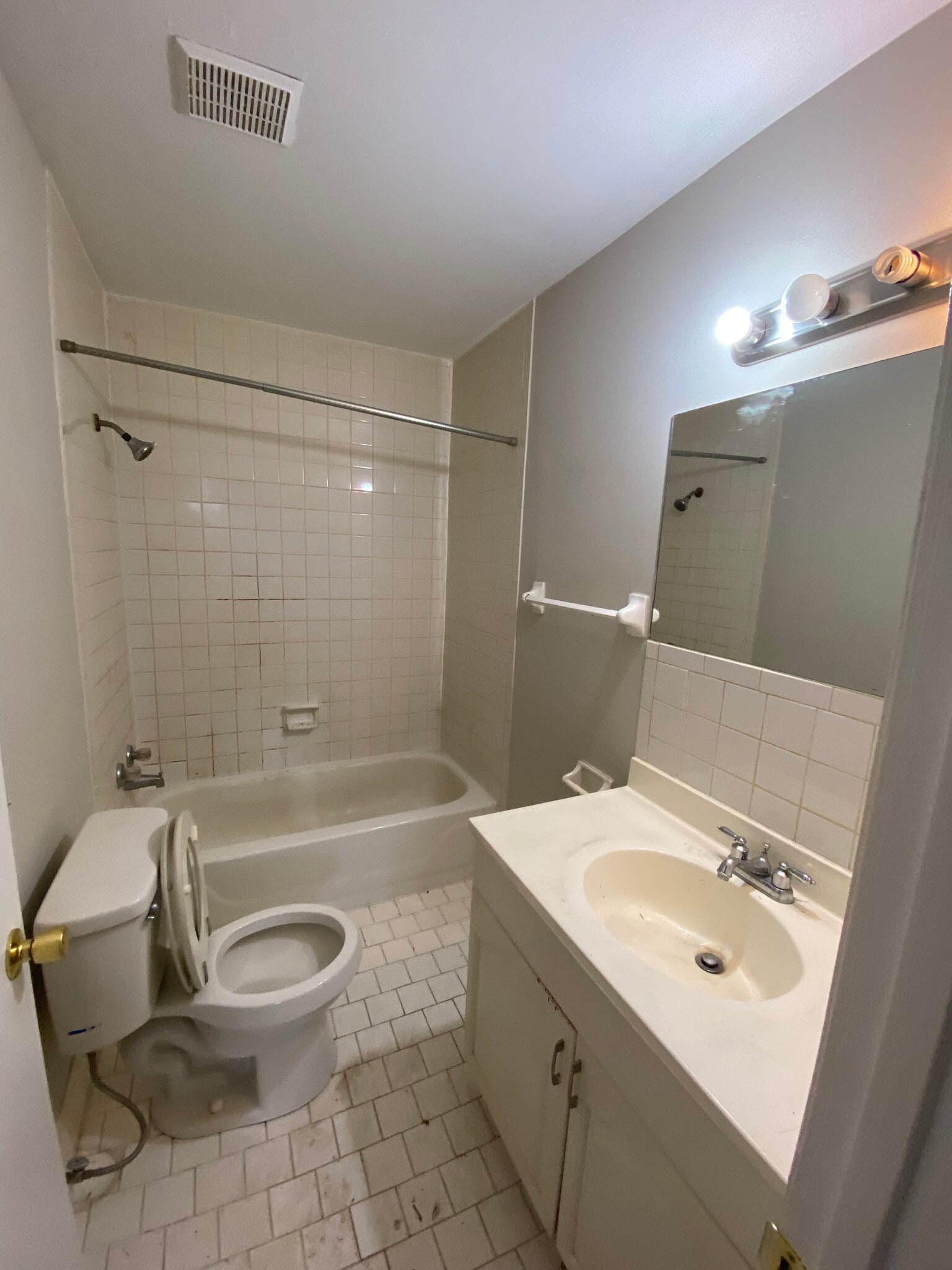 Building Photo - 649 Huntington Ridge Dr