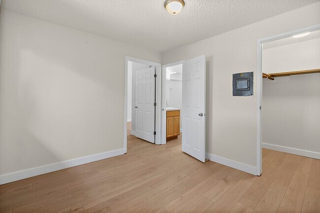 Building Photo - 417 22nd St SE
