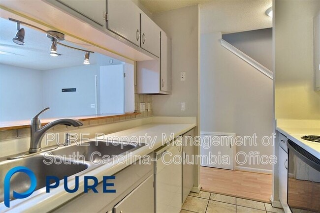 Building Photo - 144 Springwoods Lake Point