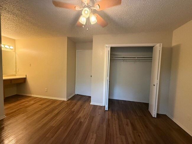 Building Photo - 12812 Tomanet Trail