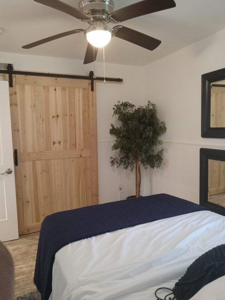 Building Photo - 1901 River Oaks Dr