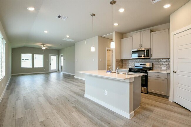 Building Photo - 18743 Etta Pnes Cir
