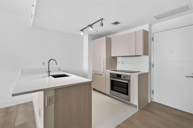 Building Photo - 501 NE 31st St