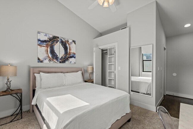 Building Photo - 2119 Hadley St