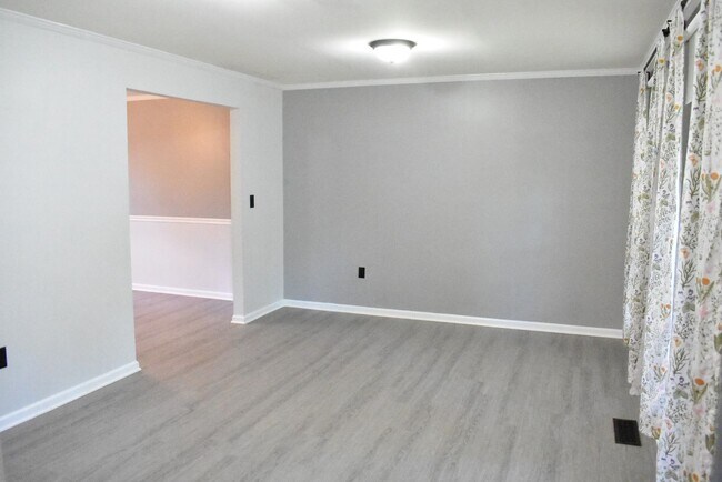 Building Photo - Welcome To Lake Ridge's Finest...