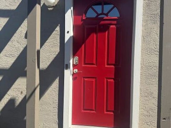 Primary Photo - Lovely and Updated 2 Bedroom Beauty in Ple...