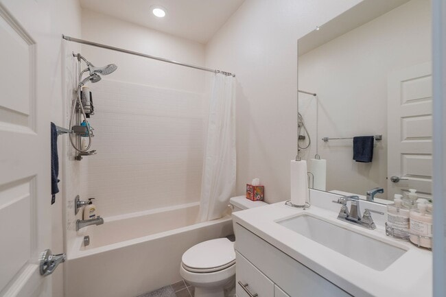 Building Photo - Newer townhome rental located in the gated One Seven Eight community!