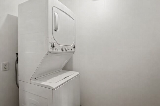 Building Photo - Luxury Living at Z on Plymouth – 1,000 SF Two-Bedroom Residence