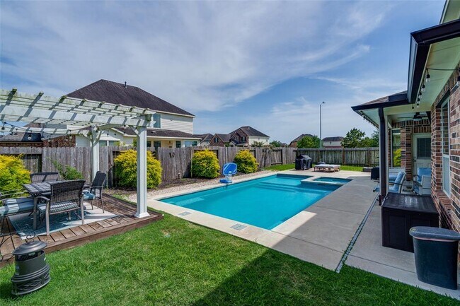 Building Photo - 219 Denfield Ct