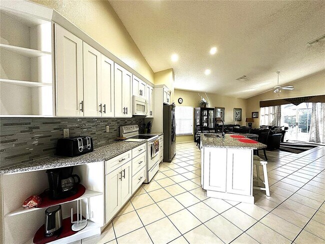 Building Photo - 16724 Rolling Green Dr