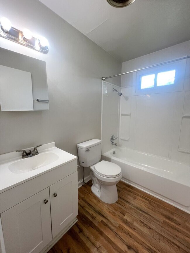 Building Photo - 109 Tandy Dr