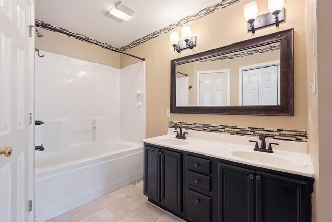 Building Photo - 550 Brookshire Way