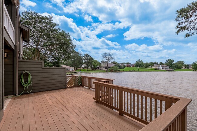 Building Photo - 208 Waters Edge