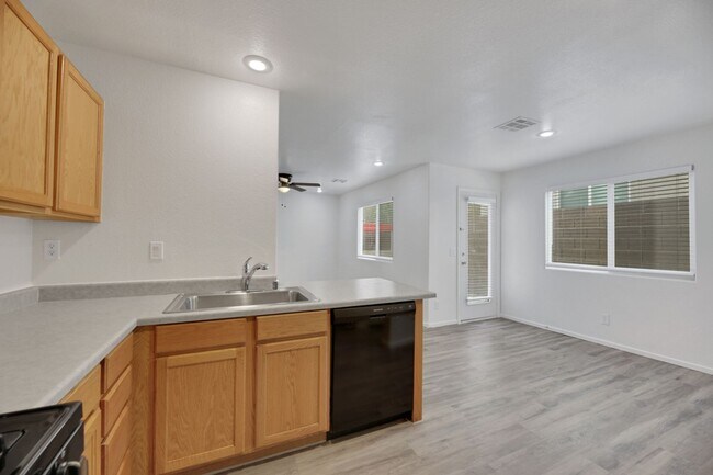 Building Photo - Rehabbed 3 Bedroom Rhodes Ranch Beauty!