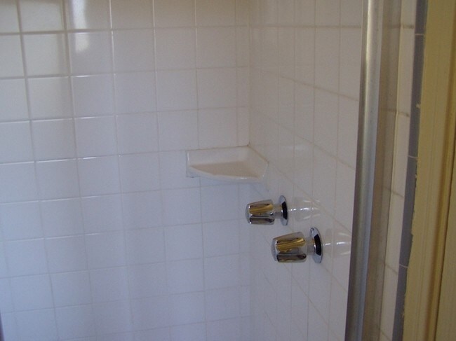 Bathroom - 16925 Prairie Ave