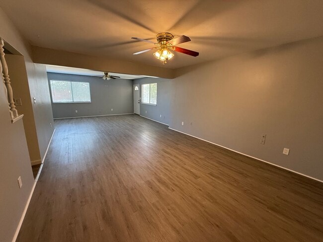 Building Photo - 3 Bedroom in the Northwest