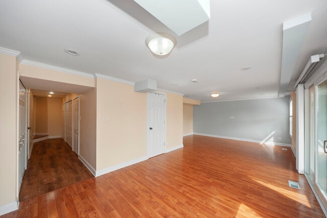Building Photo - 315 Spring Point Dr