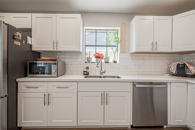 Building Photo - 15211 Camino Del Sol Dr