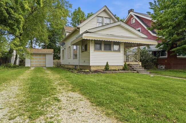 Building Photo - Newly Renovated 2 Bedroom Single Family Home