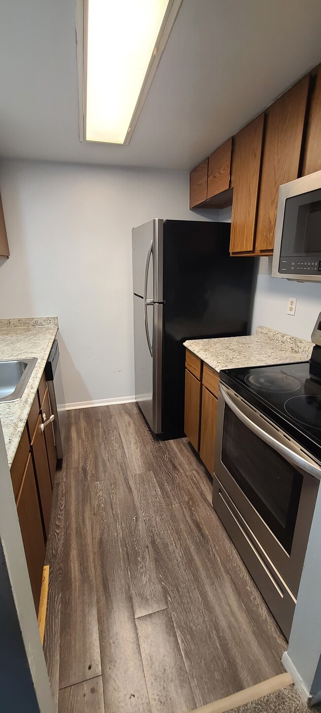 Building Photo - 1472 W Chateau Vert