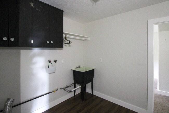 Building Photo - 970 Cascade Dr NW