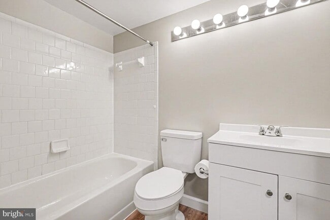 Building Photo - 4 Juliet Ln