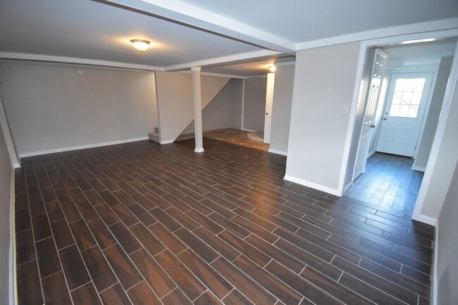 Building Photo - 4 Bedroom Home For Rent Over The River!