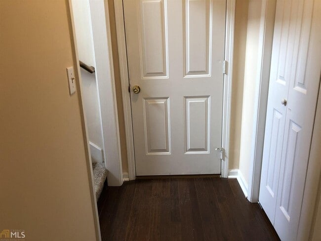 Building Photo - 5955 Graywood Cir SE