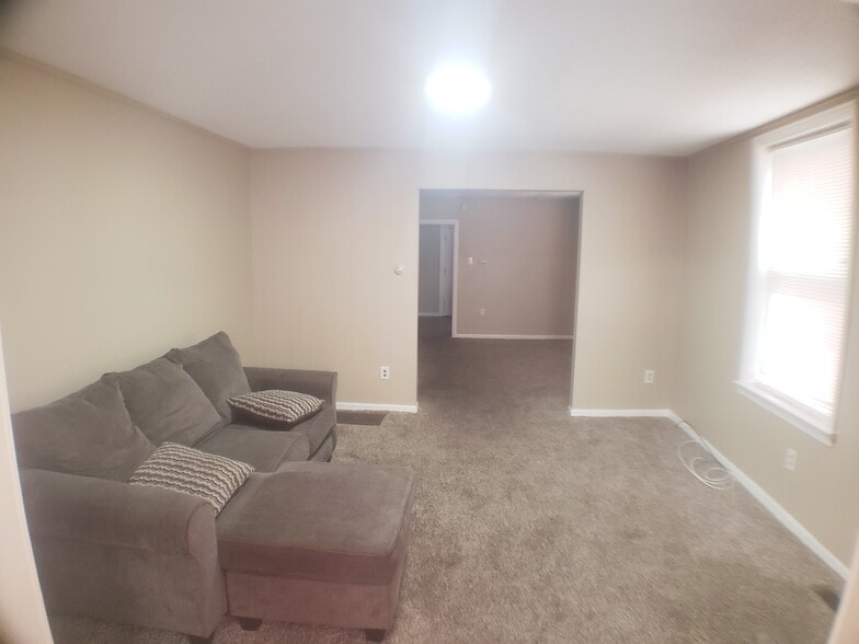 Living room - 1914 Manada St
