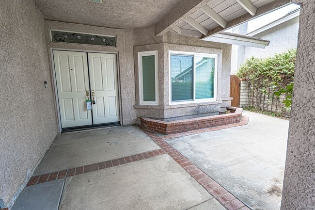 Building Photo - COMING SOON! 4 Bedroom Home for Rent in Santa Clarita!