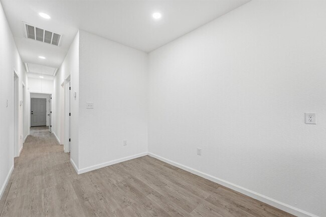 Building Photo - 319 N Carolina St